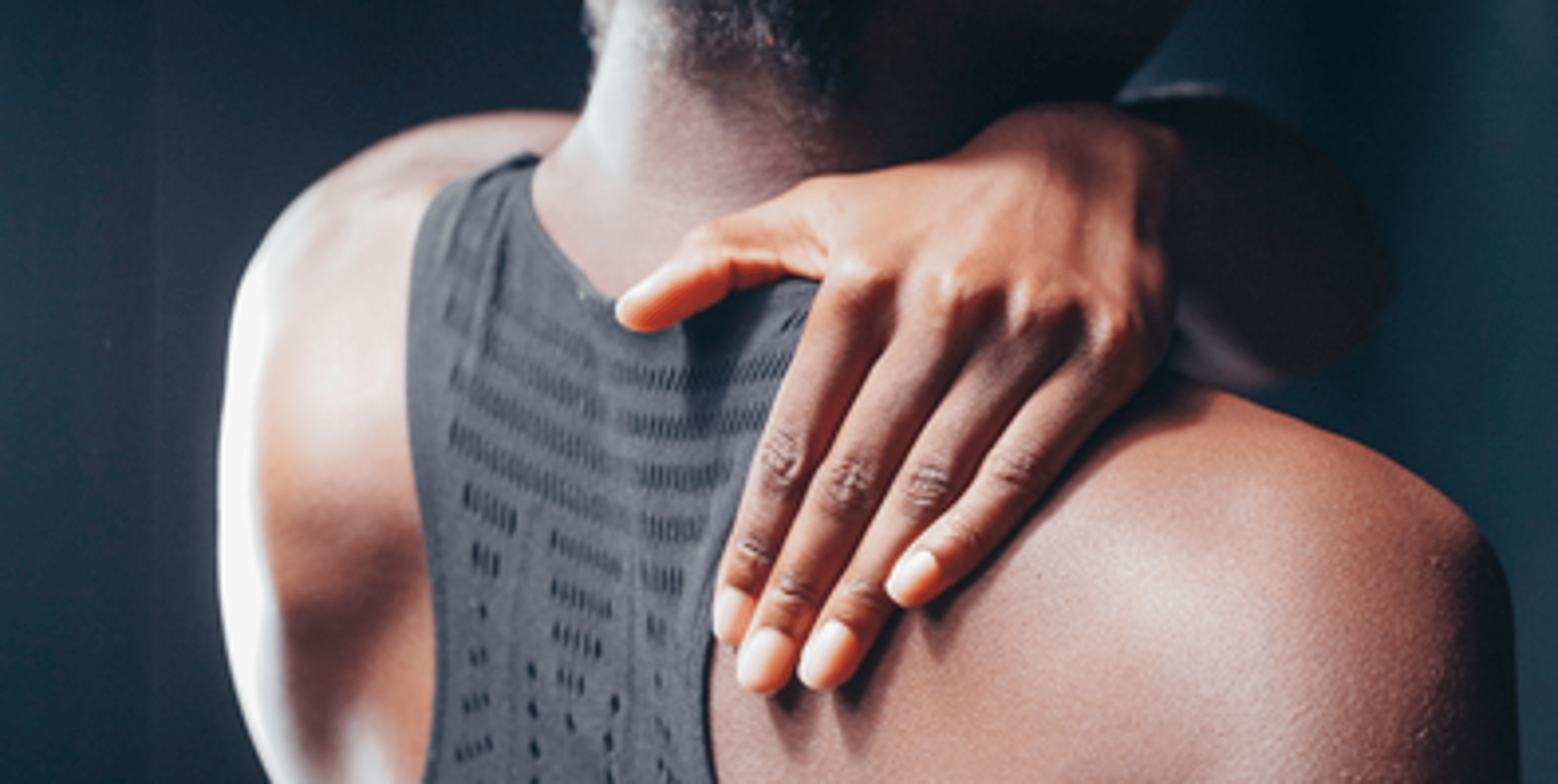 Cvičení doma na bolavé rameno - jak najít úlevu ve cvičení?
