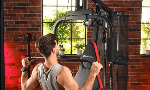 Využijte svou posilovací věž naplno (díl 1.). Cviky na horní kladce