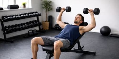 Trénink s lavicí a jednoručkami na celé tělo (30 minut): 3 úrovně obtížnosti