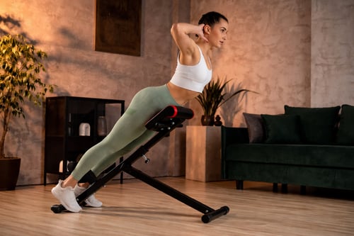 Posilovací lavice na břicho - má smysl, nebo je lepší univerzální model