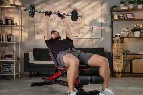 Posilovací lavice - proč se vyplatí investovat do lavice na cvičení? Jak správně vybrat lavici a jak na ní cvičit