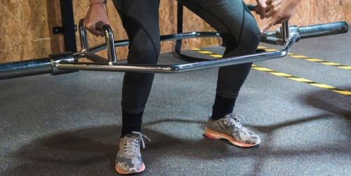 Mrtvý tah – styly, výhody a správná technika cvičení mrtvého tahu