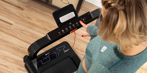 Intervalový trénink na běžeckém pásu: Jak začít a zrychlit pokroky?