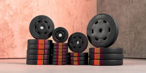 Kolik kg má mít nakládací činkový set? Praktický tahák, jak těžké činky vybrat podle cíle a úrovně